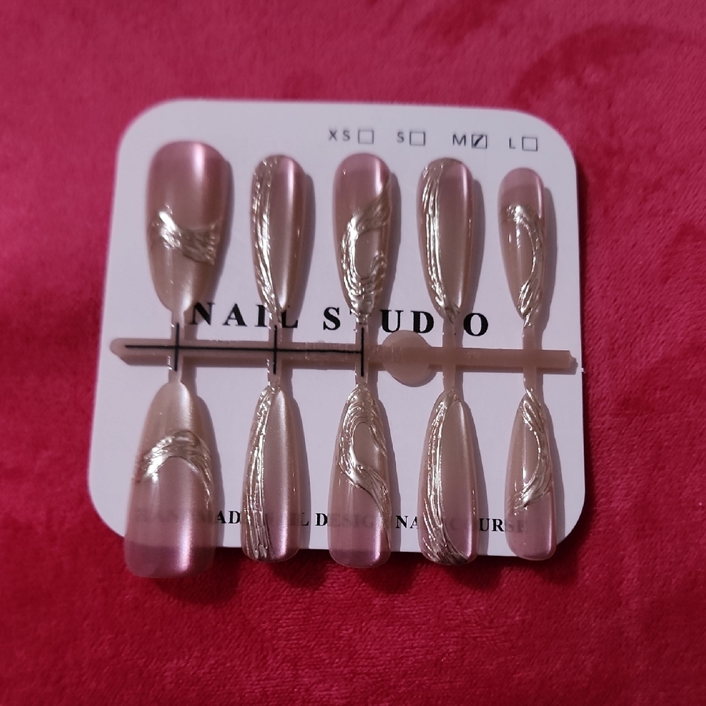 Neutral Pink Gold Accent Press-On Nails -